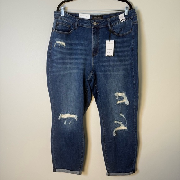 Judy Blue Mid Rise Boyfriend Thermal Patch Distressed Denim Jeans Size 20W NWT - Picture 1 of 10